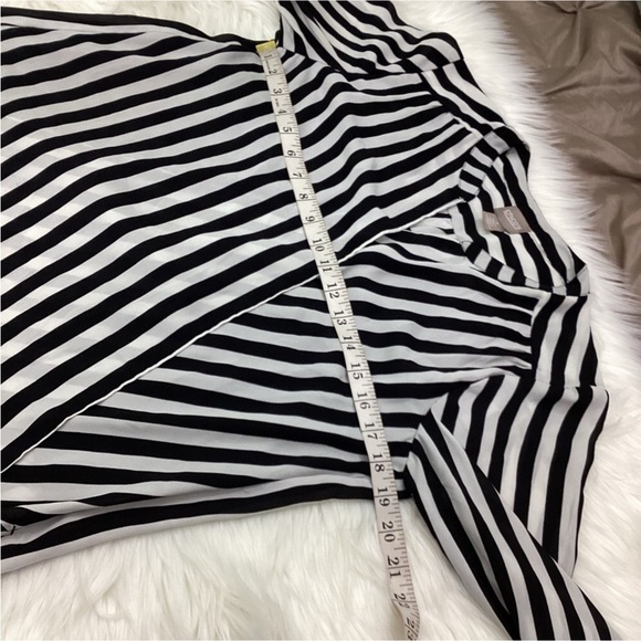CHICOS blouse Woman’s size 1/small/8 refer to size chart black white - Picture 11 of 16